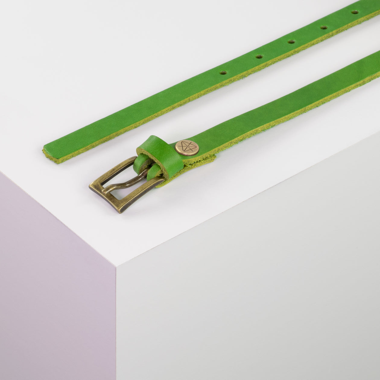 Ledergürtel 1,5cm mit Schnalle Brisbane messing matt apfelgrün ohne Muster