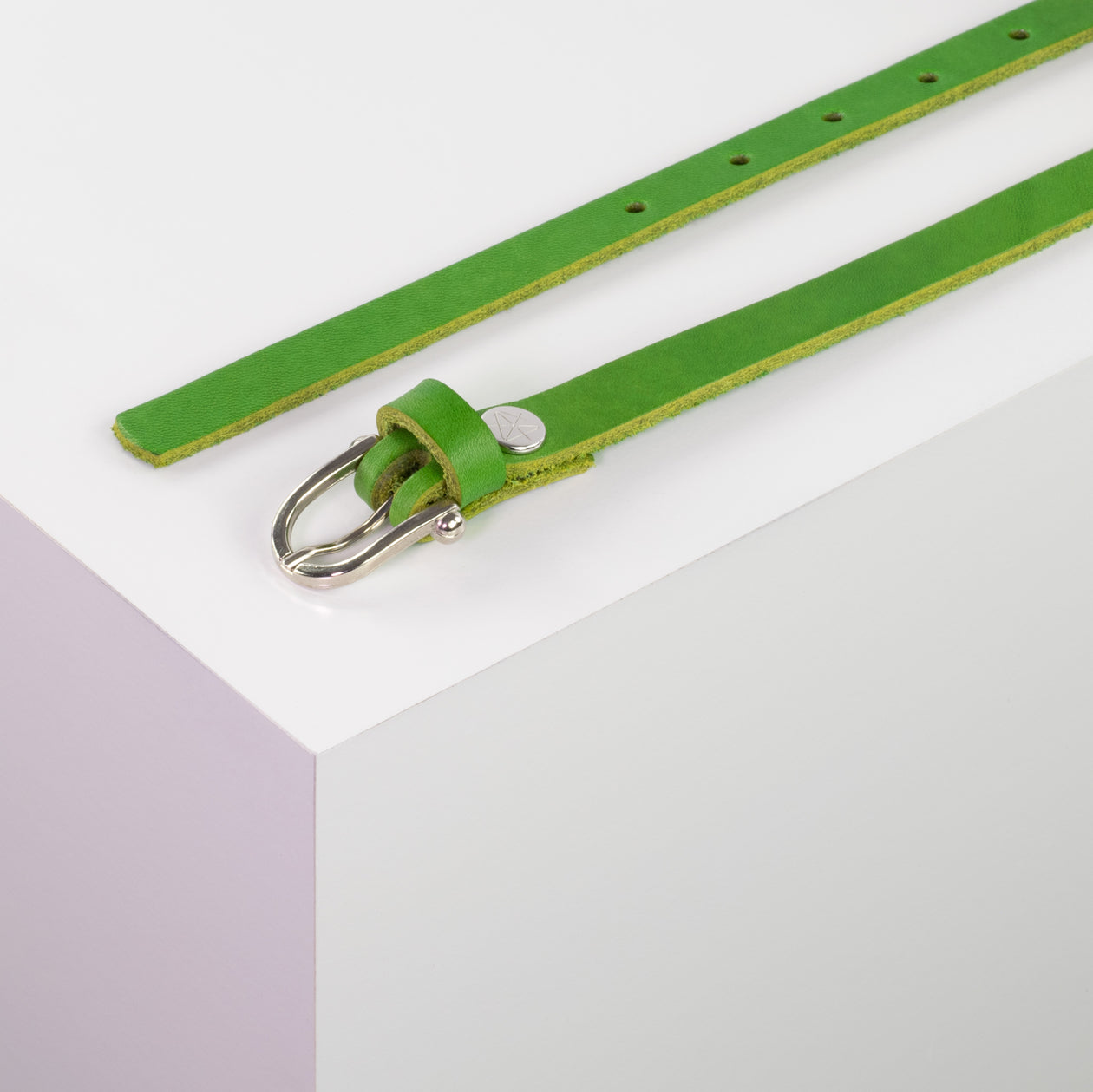 Ledergürtel 1,5cm mit Schnalle Hufeisen silber apfelgrün ohne Muster