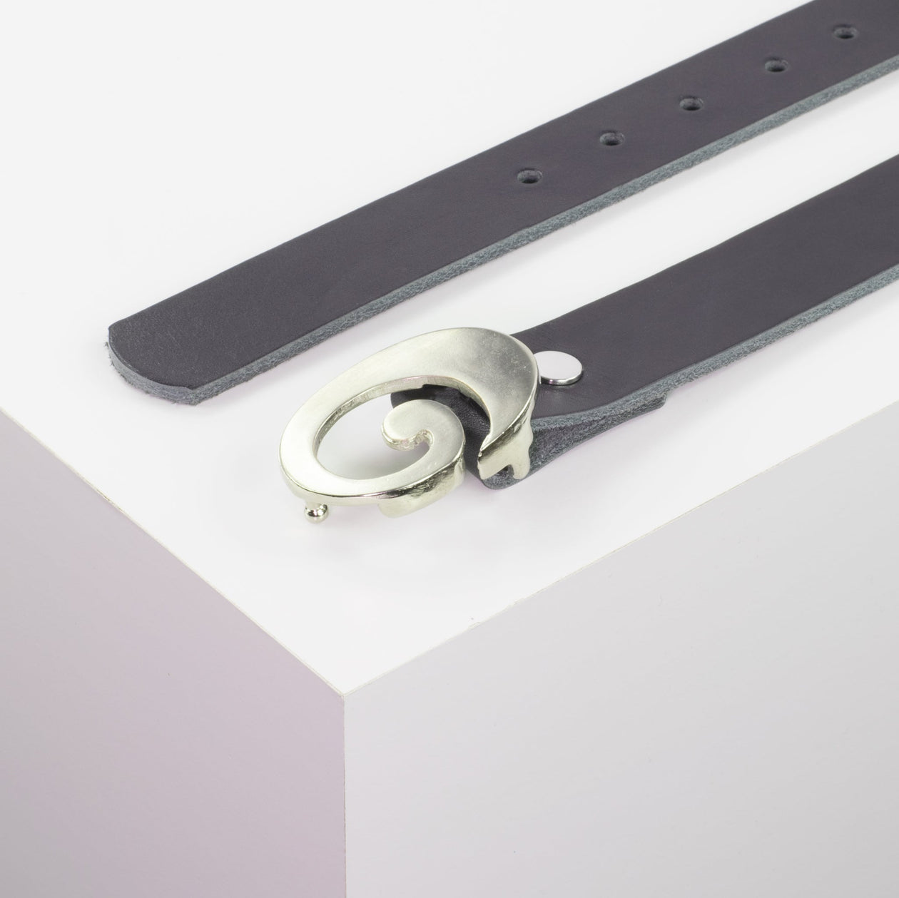 Ledergürtel 3cm mit Schnalle Schnecke silber glänzend navi ohne Muster