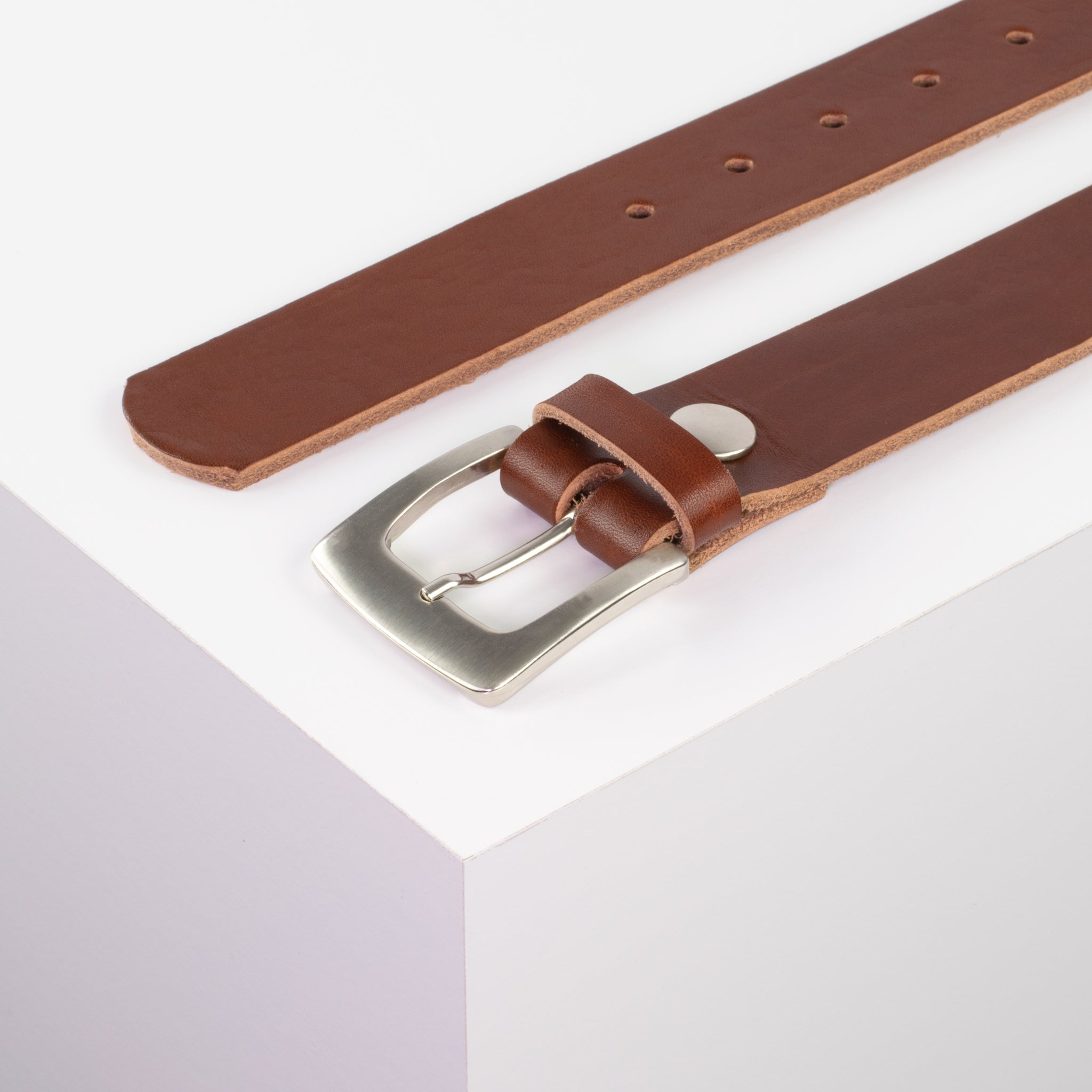 Ledergürtel mit Schnalle Madrid glänzend silber cognac ohne Muster#farbe_cognac