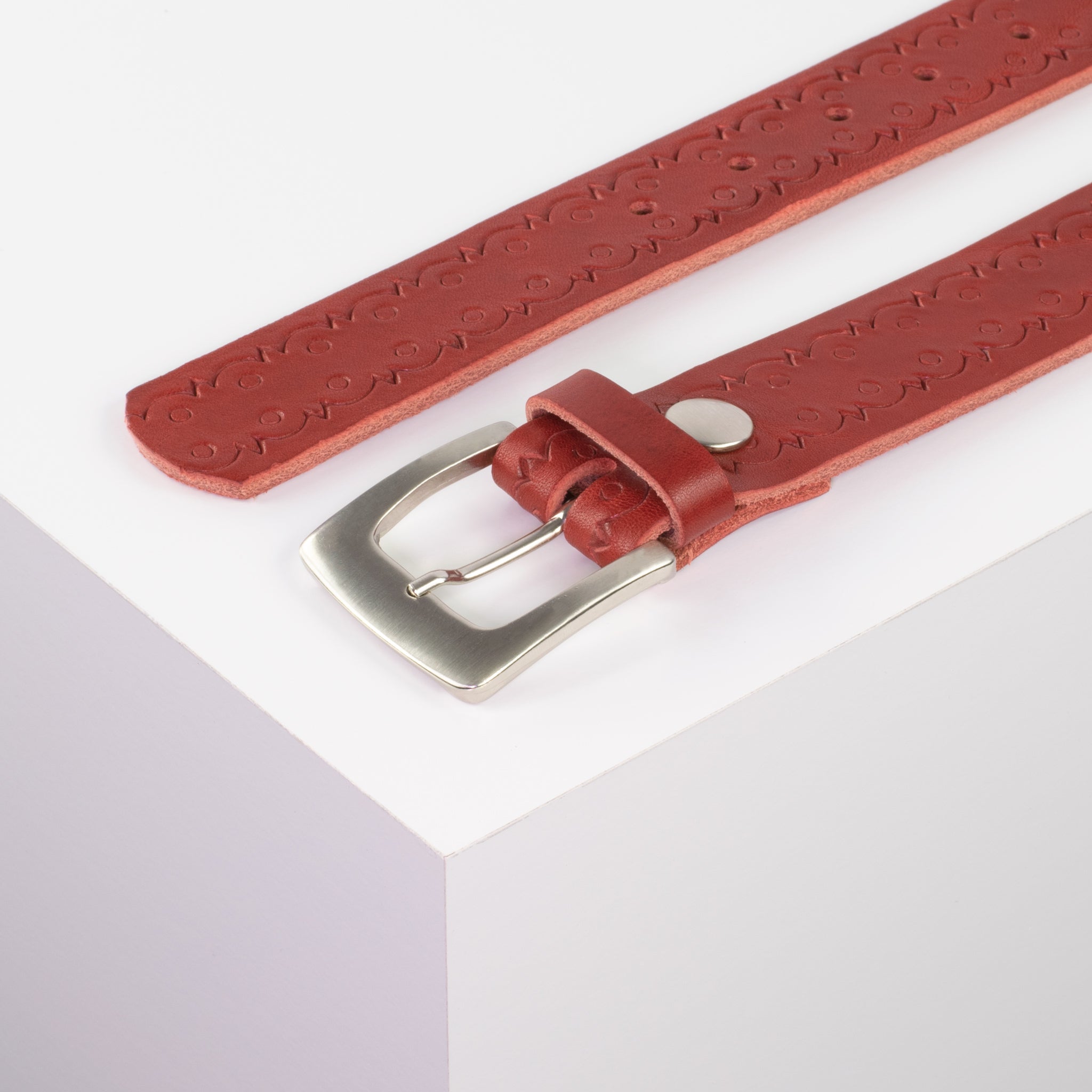 Ledergürtel mit Schnalle Madrid glänzend silber rot Lochwelle#farbe_rot