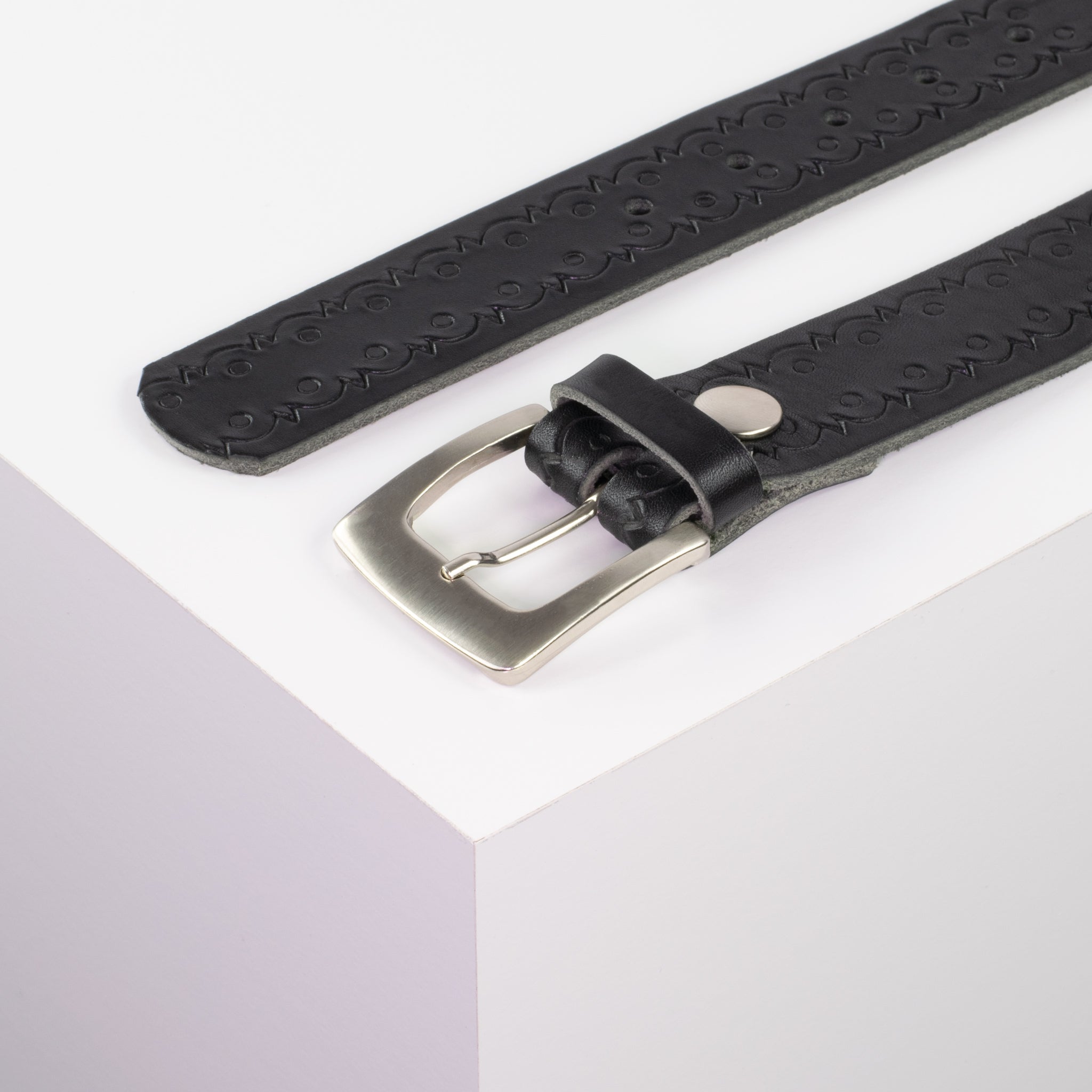 Ledergürtel mit Schnalle Madrid glänzend silber schwarz Lochwelle#farbe_schwarz