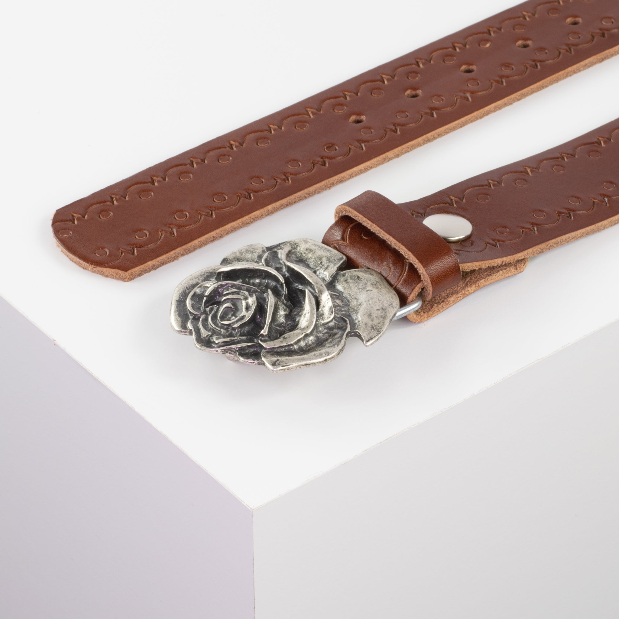 Ledergürtel mit Schnalle Rose cognac Lochwelle#farbe_cognac