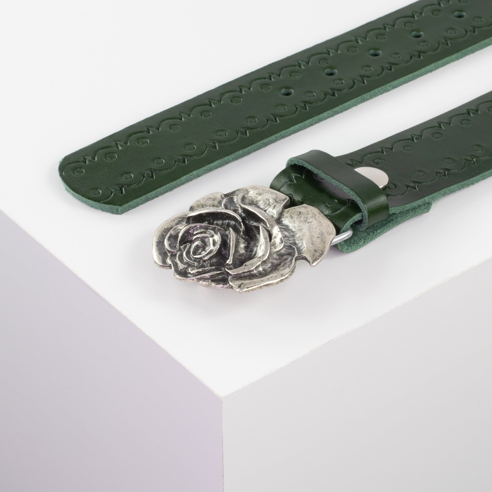 Ledergürtel mit Schnalle Rose gruen Lochwelle#farbe_gruen