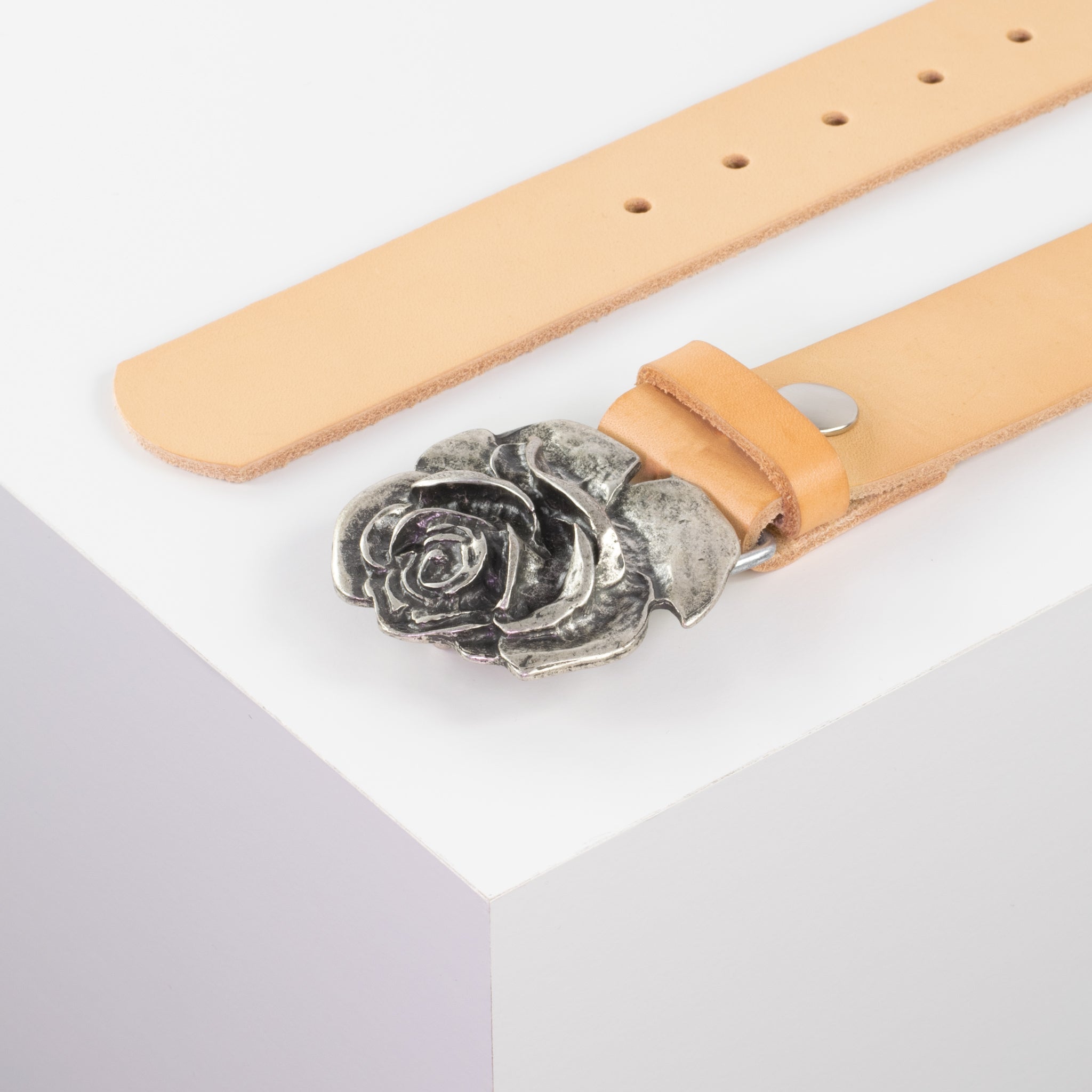 Ledergürtel mit Schnalle Rose natur ohne Muster#farbe_natur