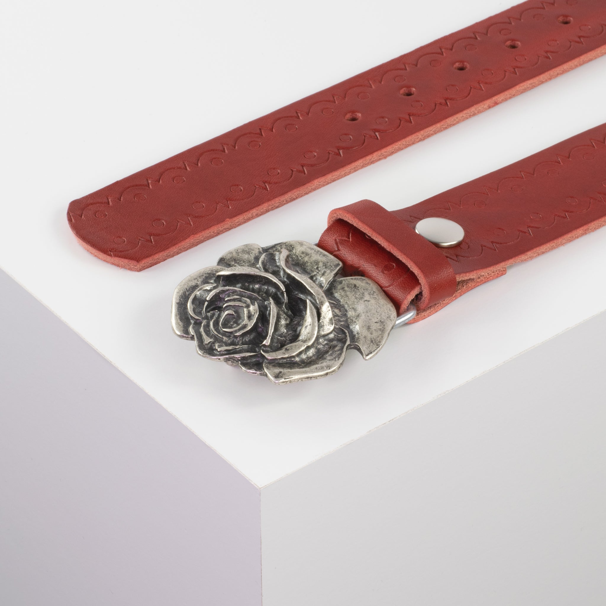 Ledergürtel mit Schnalle Rose rot Lochwelle#farbe_rot