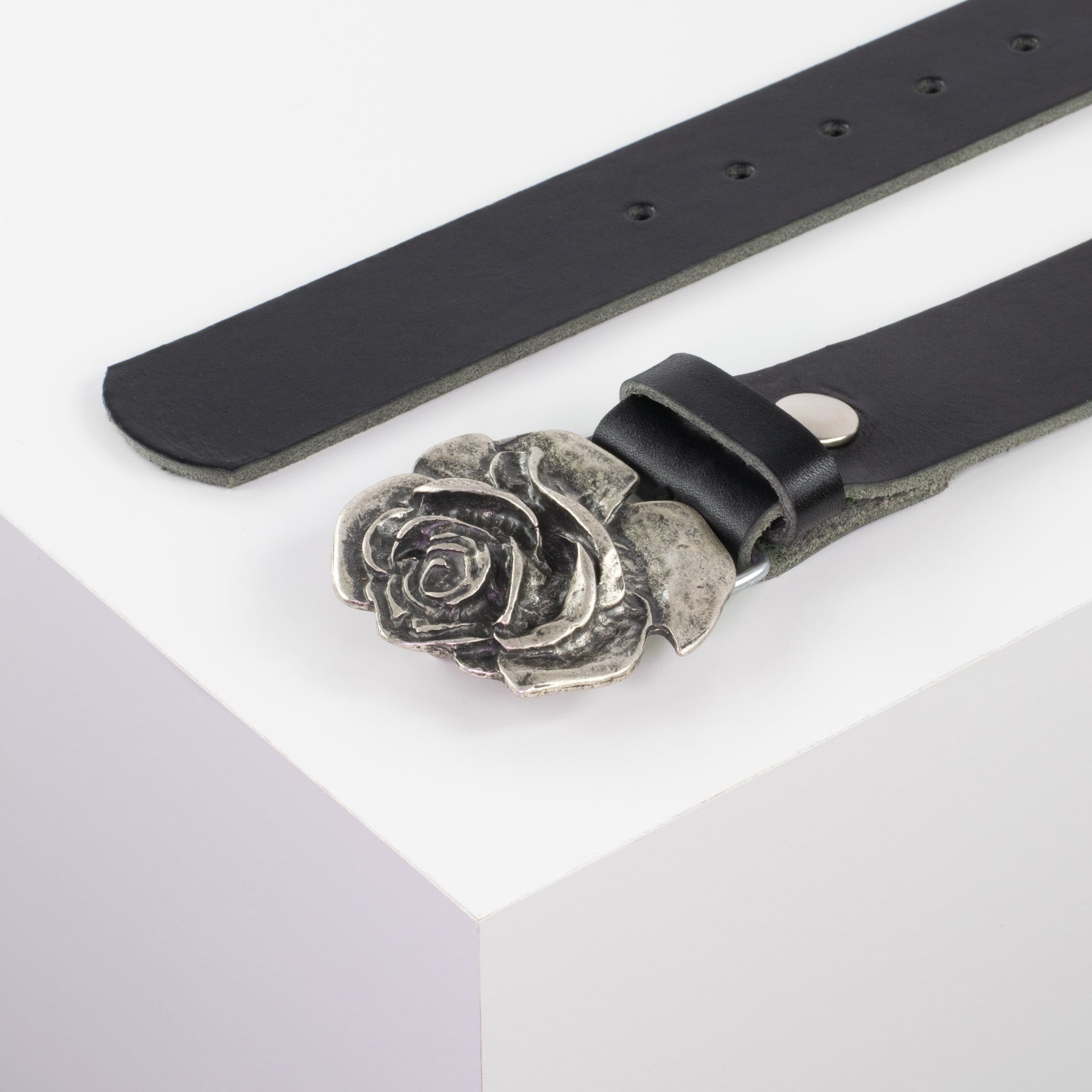 Ledergürtel mit Schnalle Rose schwarz ohne Muster#farbe_schwarz