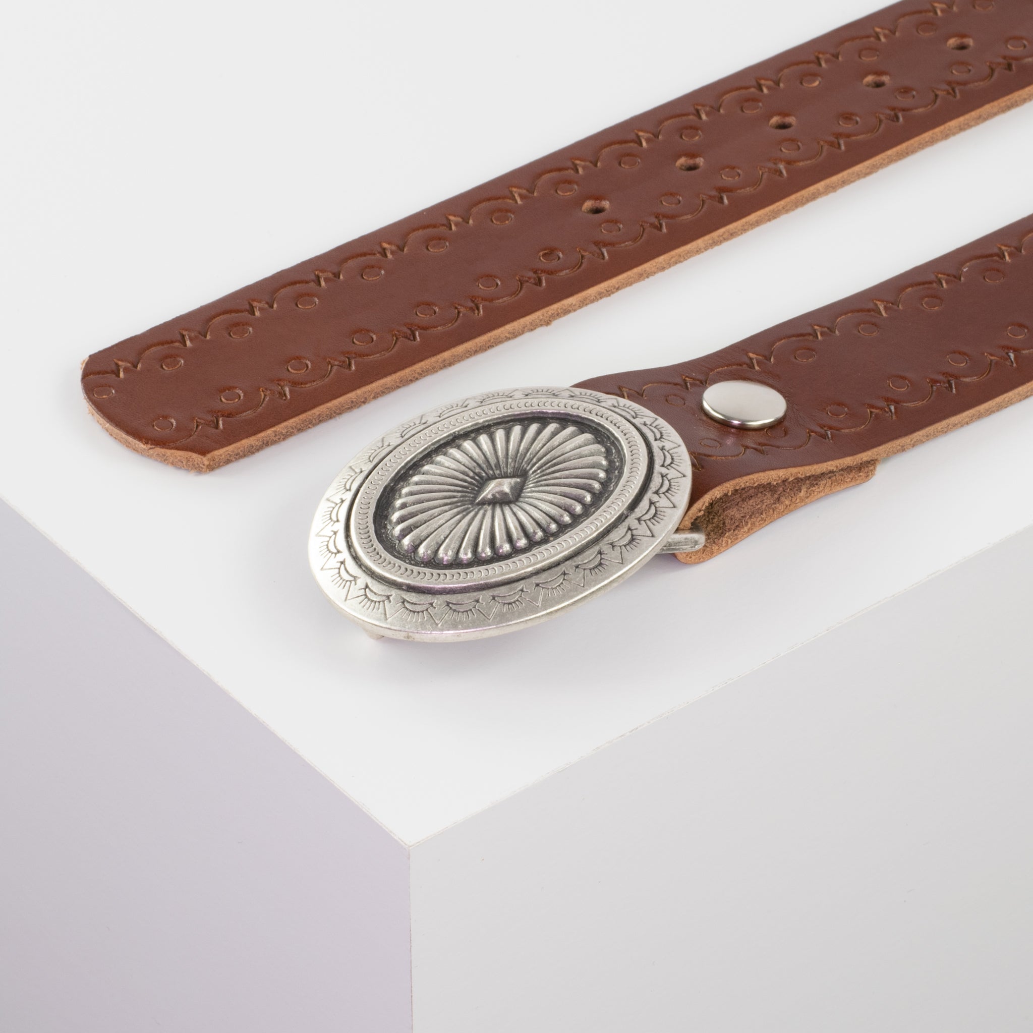 Ledergürtel mit Schnalle Floral cognac Lochwelle#farbe_cognac