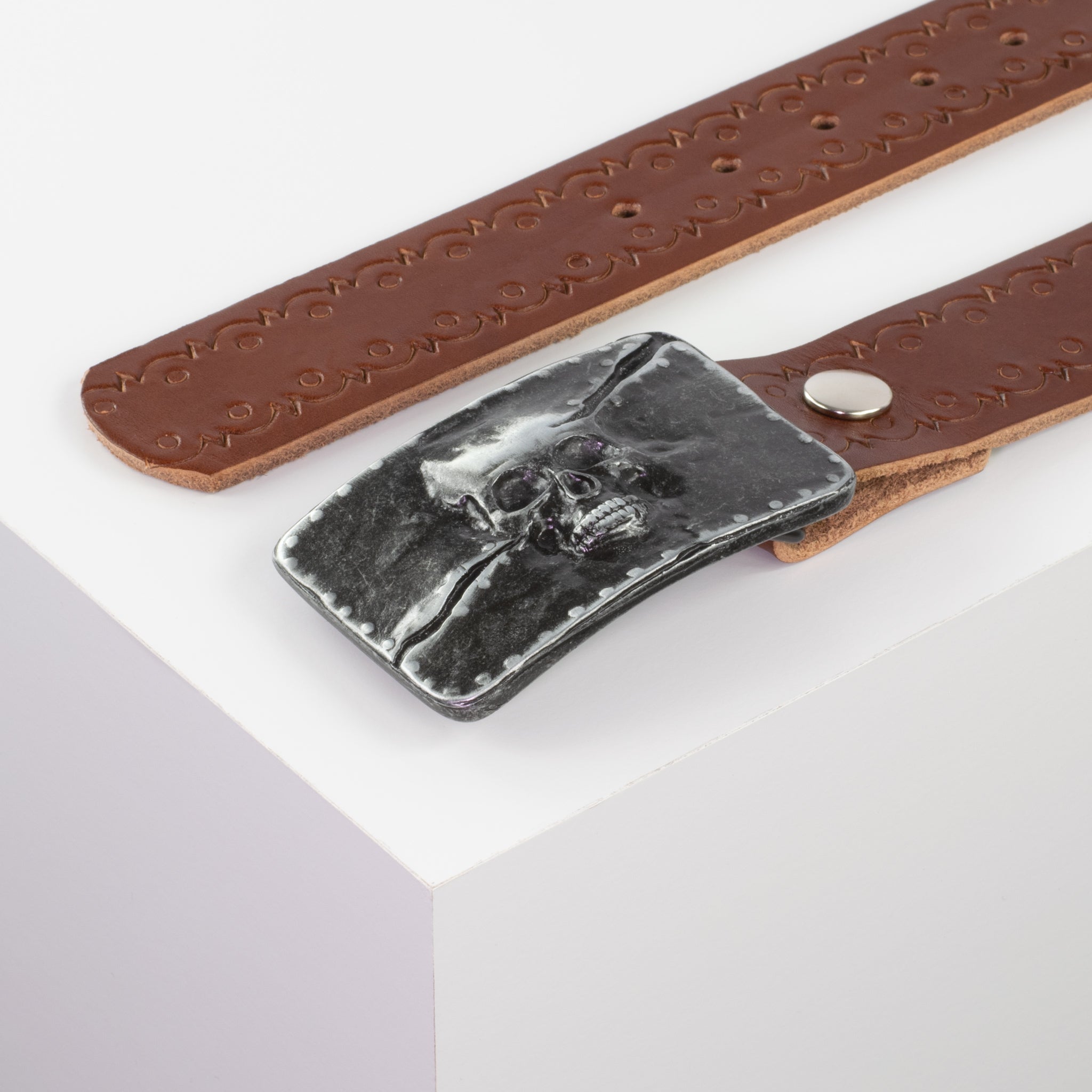 Ledergürtel mit Schnalle Totenkopf cognac Lochwelle#farbe_cognac