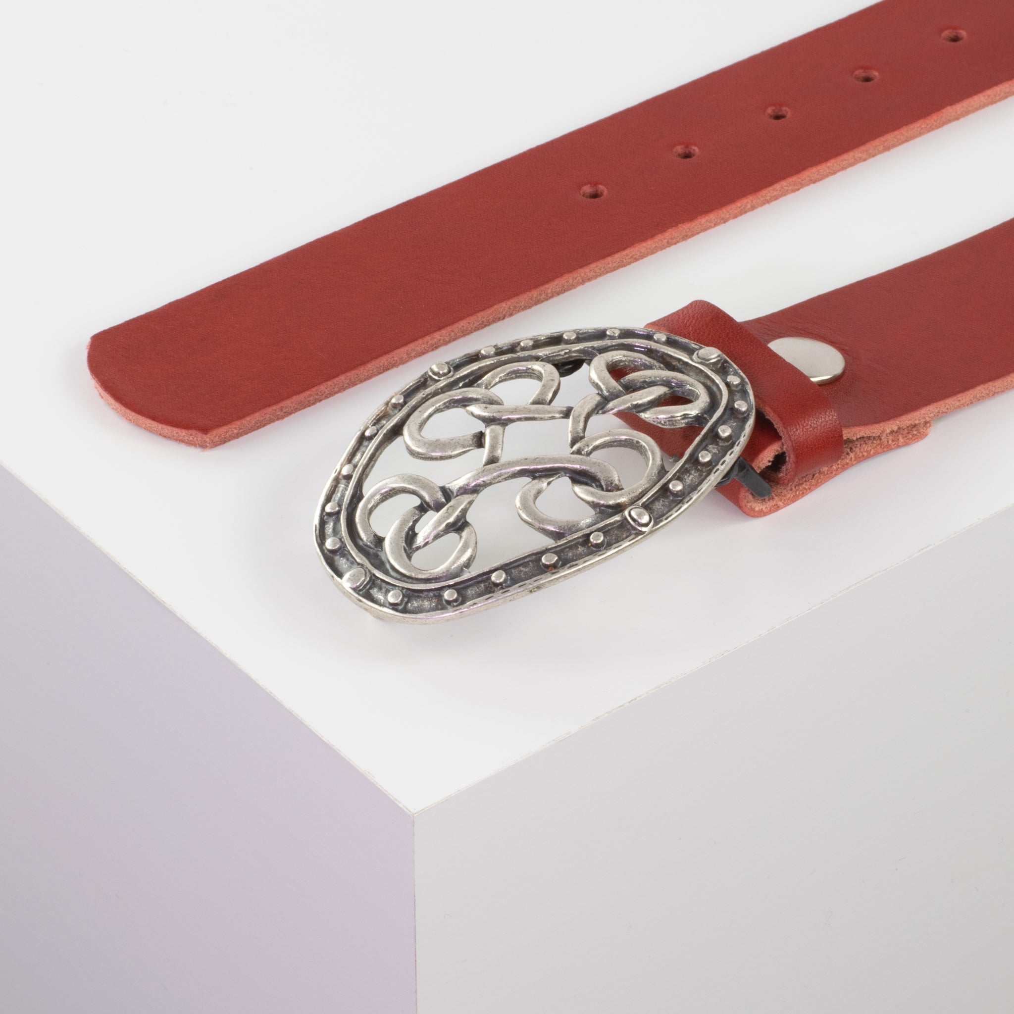 Ledergürtel mit Schnalle Verknoteter Knoten rot ohne Muster#farbe_rot