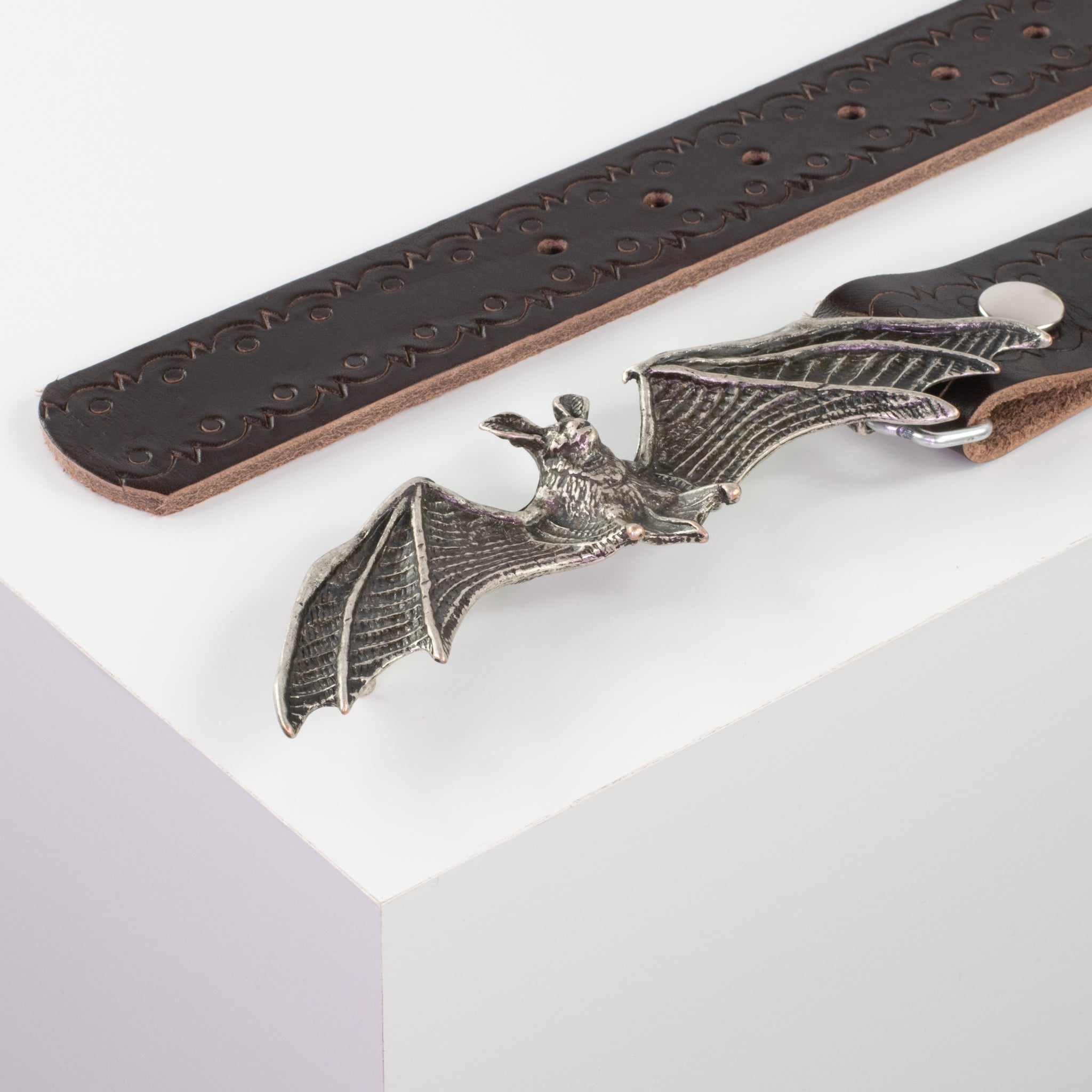 Ledergürtel mit Schnalle Fledermaus braun Lochwelle#farbe_braun