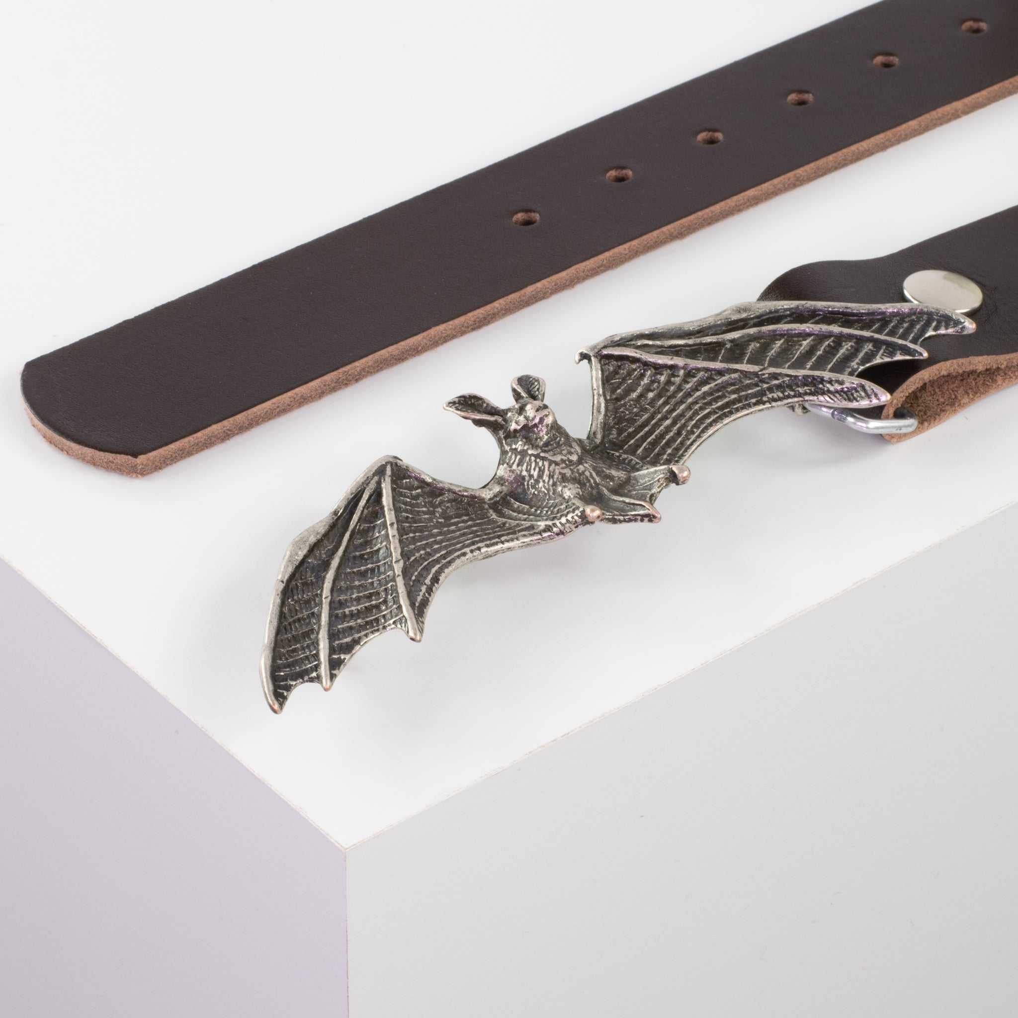 Ledergürtel mit Schnalle Fledermaus braun ohne Muster#farbe_braun