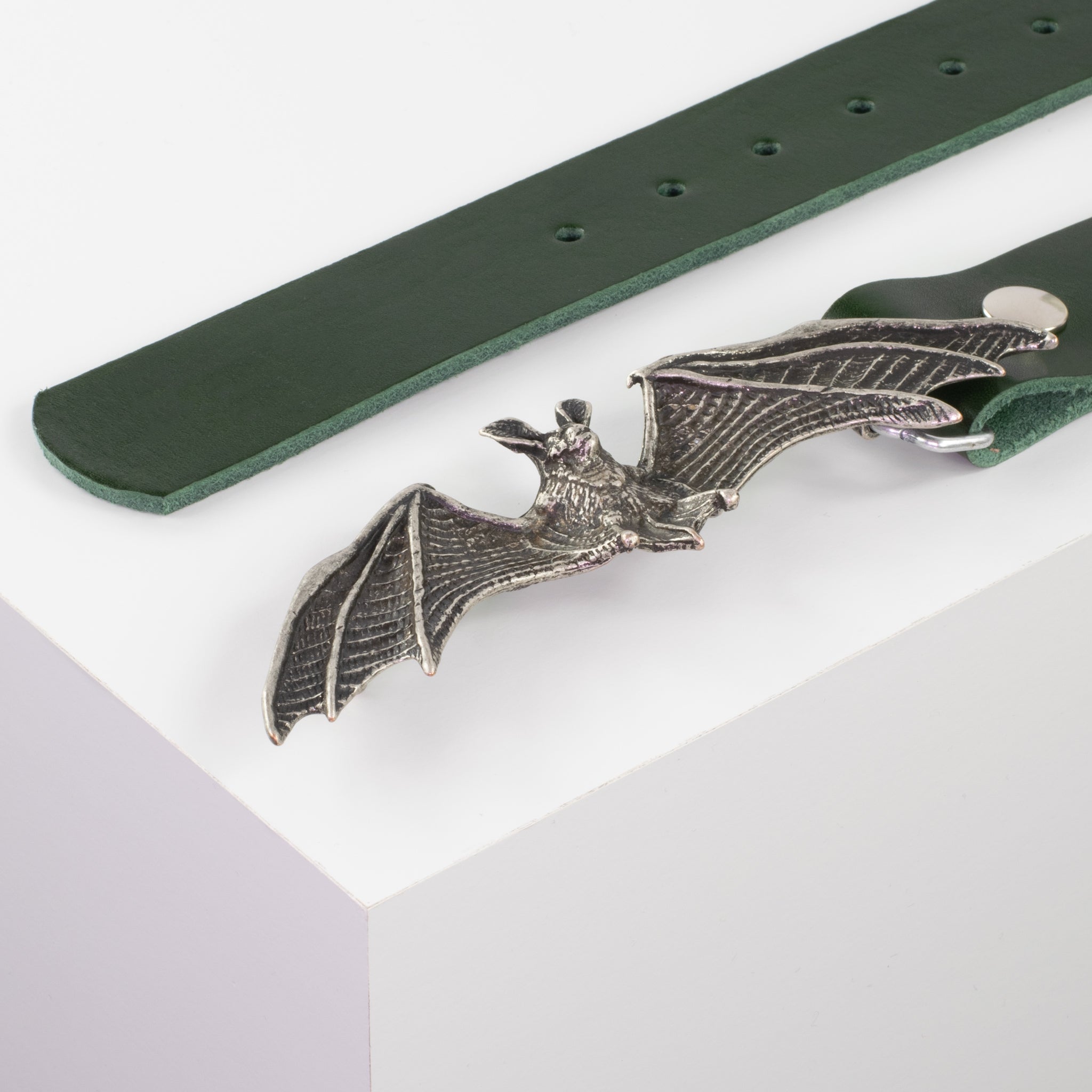 Ledergürtel mit Schnalle Fledermaus gruen ohne Muster#farbe_gruen