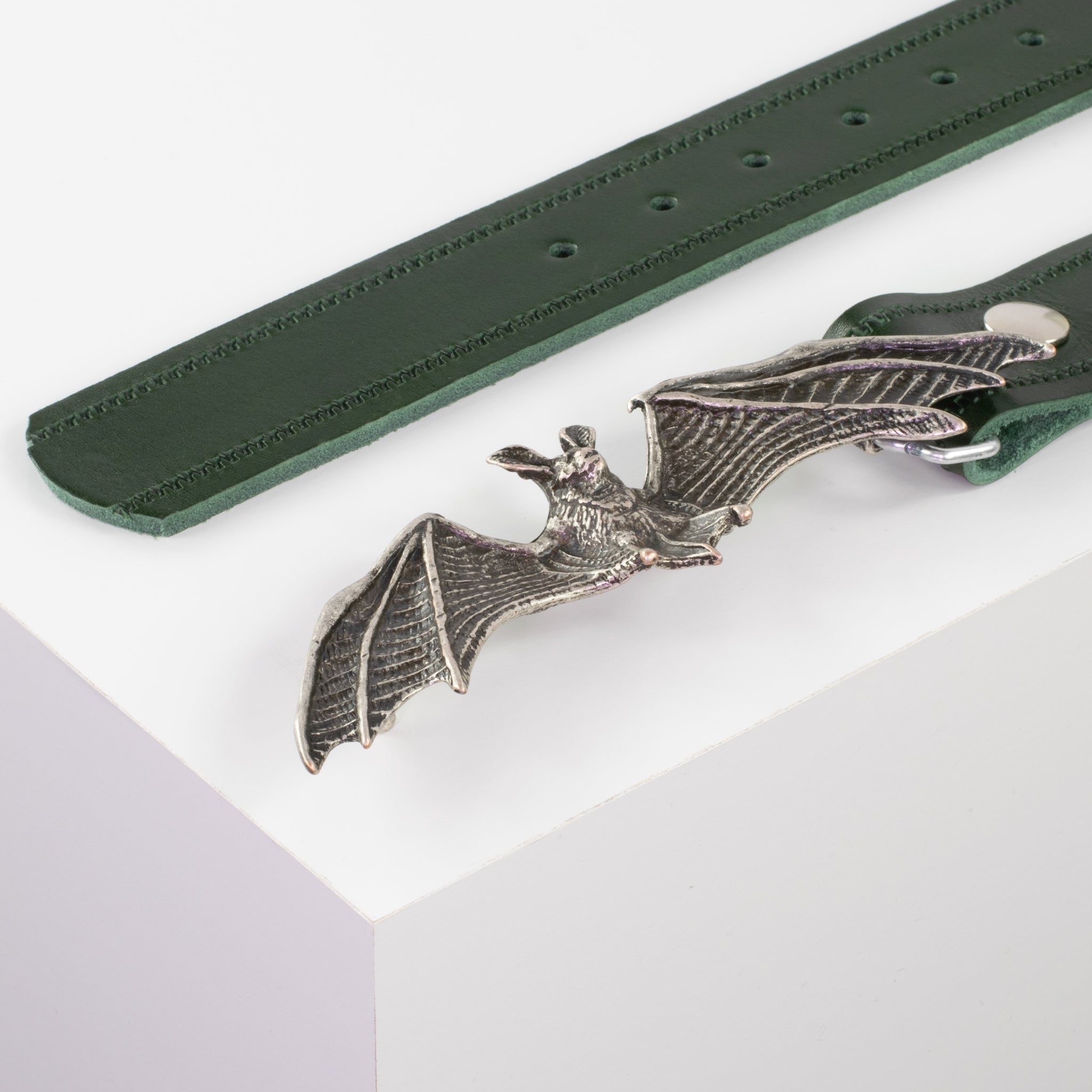 Ledergürtel mit Schnalle Fledermaus gruen Reisverschluss#farbe_gruen