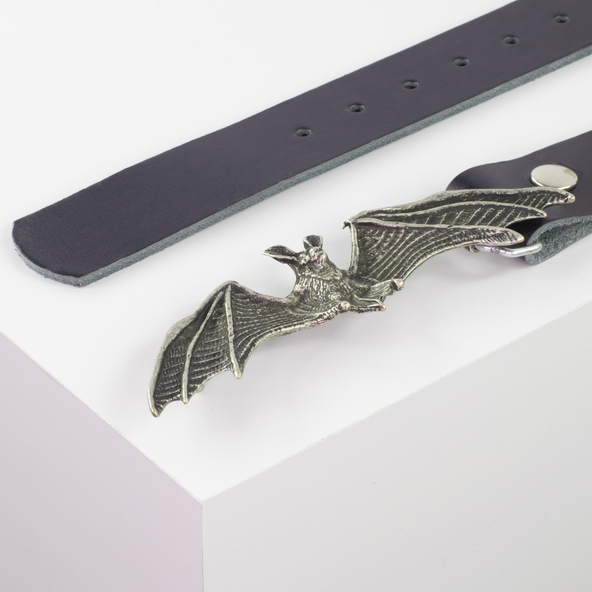 Ledergürtel mit Schnalle Fledermaus blau ohne Muster#farbe_blau