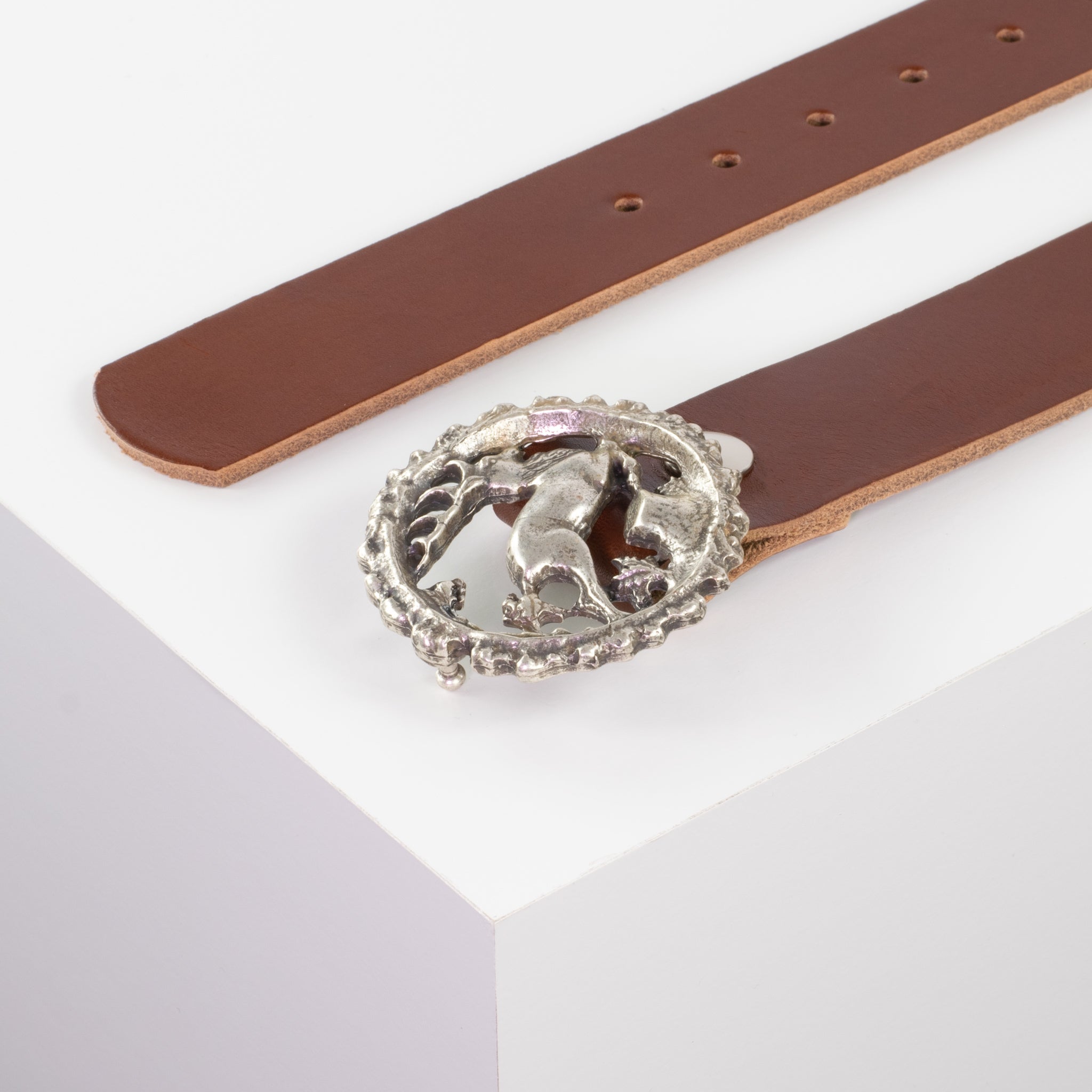 Ledergürtel mit Schnalle Hirsch cognac ohne Muster#farbe_cognac
