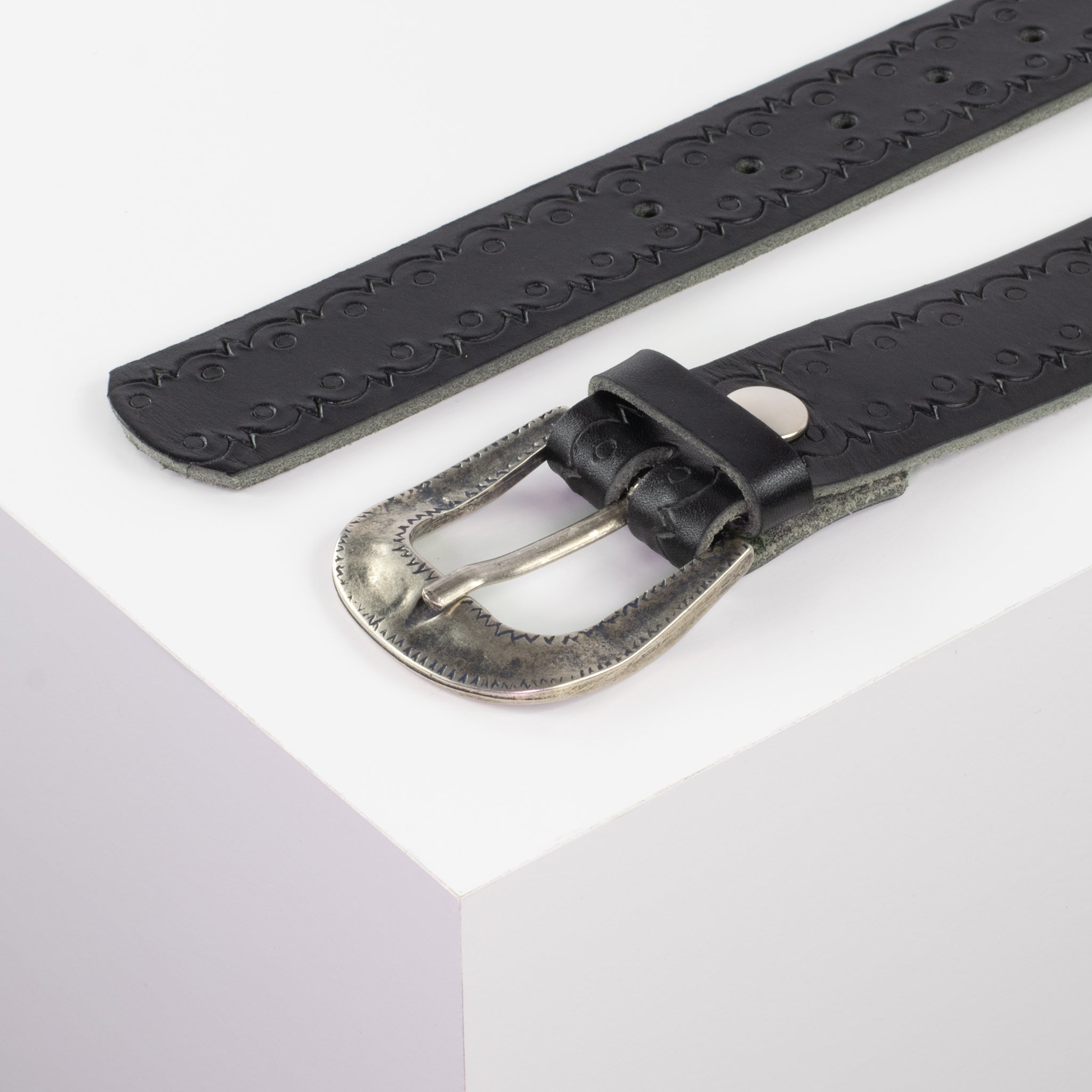 Ledergürtel mit Schnalle Berlin schwarz Lochwelle#farbe_schwarz