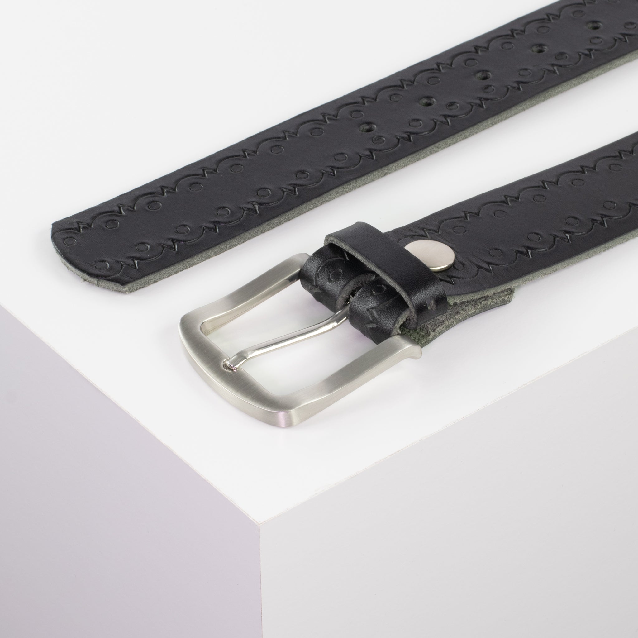 Ledergürtel mit Schnalle Tokyo schwarz Lochwelle#farbe_schwarz